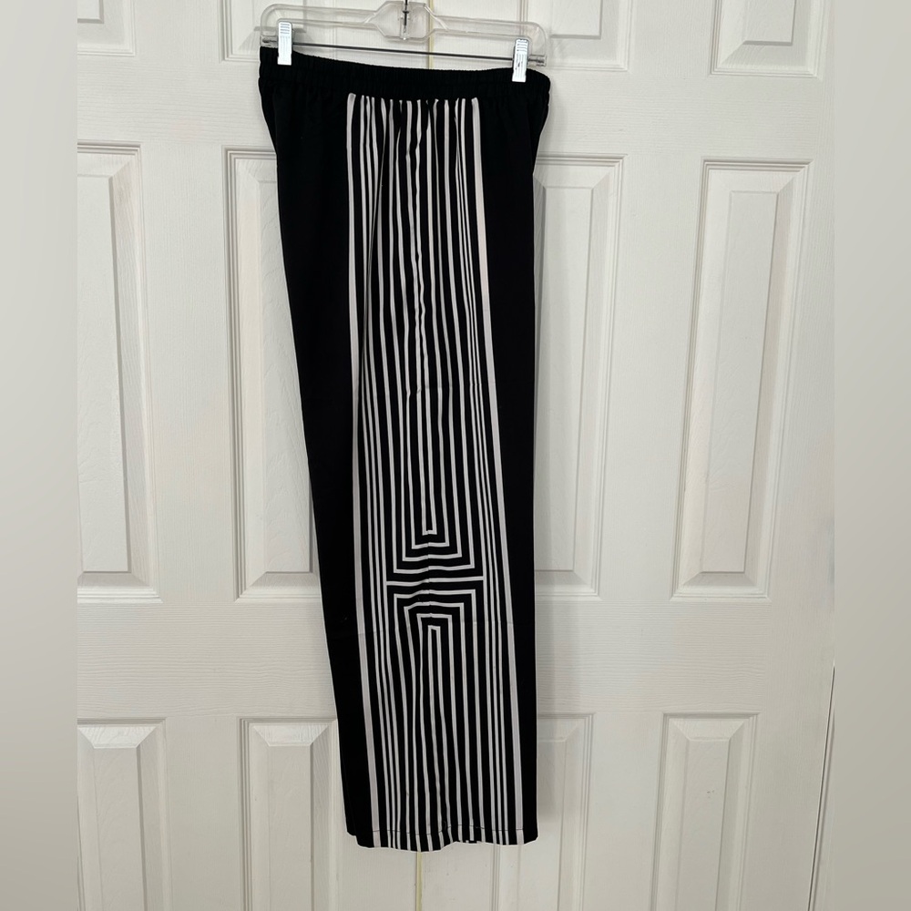 ✅🆕Modern Works wide leg pants - Picture 2 of 4
